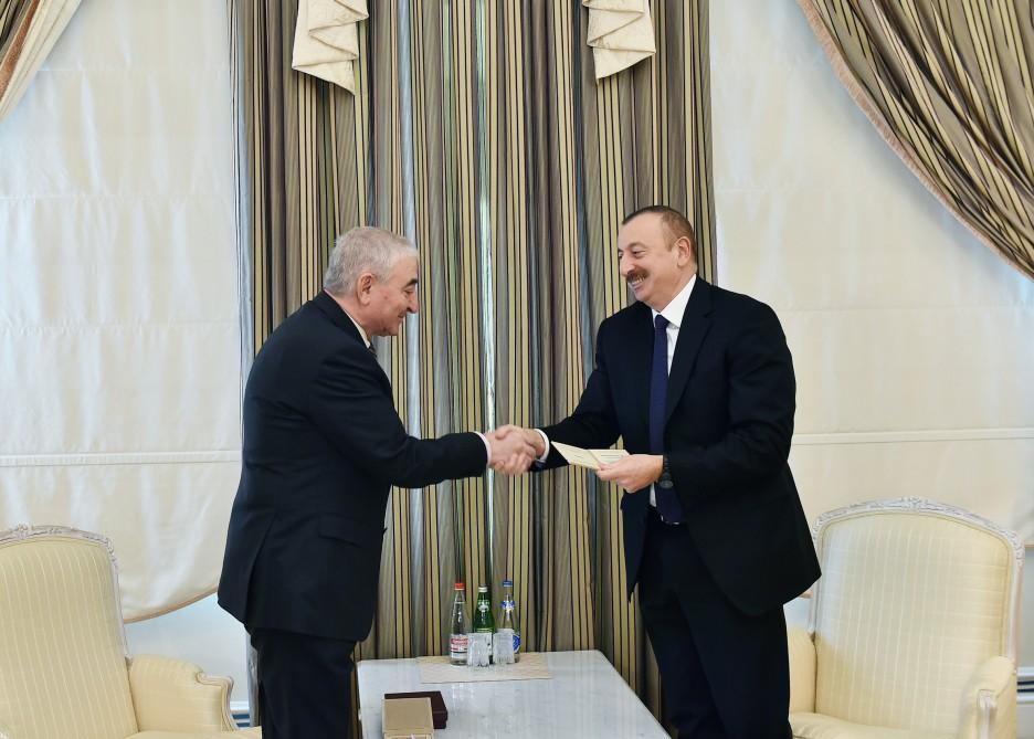 İlham Əliyev: Prezident seçkiləri şəffaf, ədalətli keçiriləcək və Azərbaycan xalqının iradəsini əks etdirəcək (FOTO) (YENİLƏNİB)