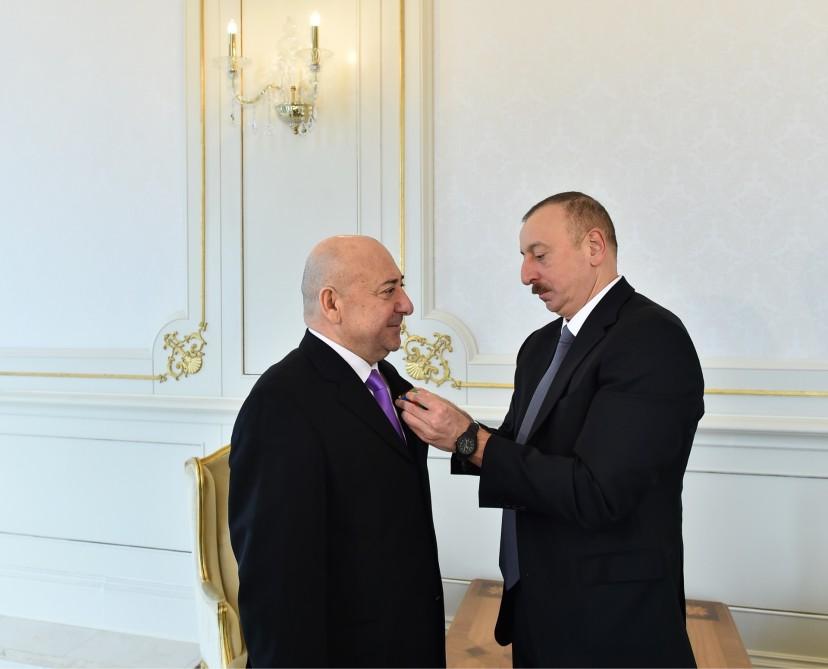 Prezident İlham Əliyev Moskva Akademik Satira Teatrının direktoru Məmmədəli Ağayevə “Dostluq” ordenini təqdim edib (FOTO) (YENİLƏNİB)