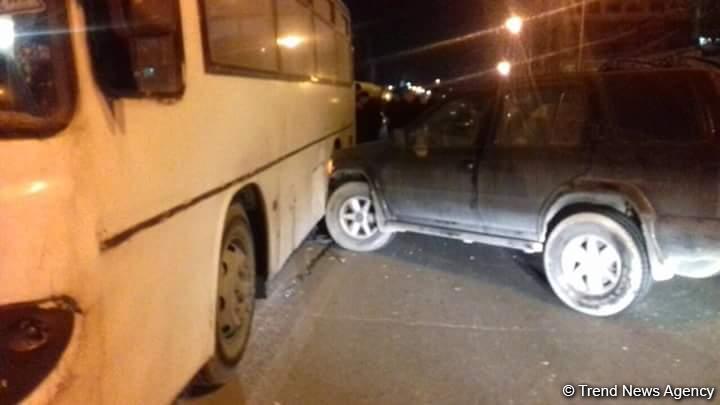 Bakıda avtobusun iştirakı ilə yol qəzası - Tıxac yaranıb (FOTO)