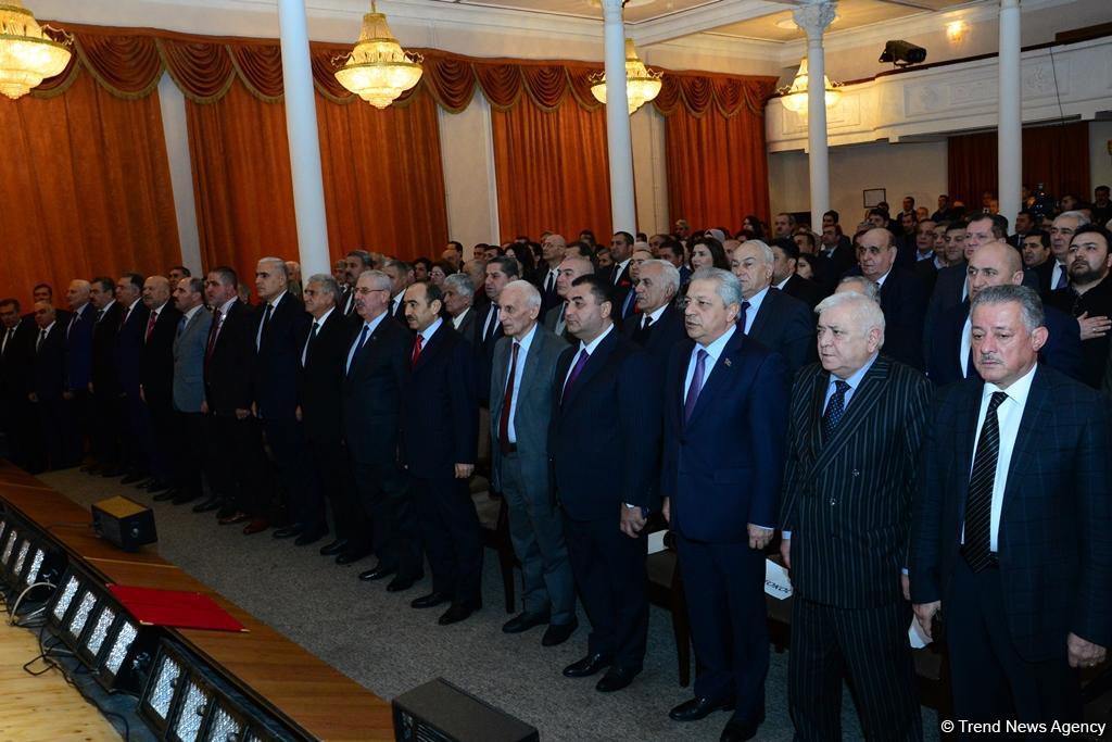 Azərbaycan jurnalistlərinin VII qurultayı keçirilib (FOTO) (YENİLƏNİB)