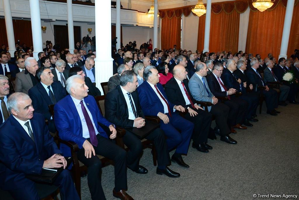 Azərbaycan jurnalistlərinin VII qurultayı keçirilib (FOTO) (YENİLƏNİB)