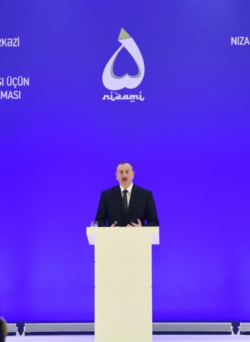Prezident İlham Əliyev və birinci xanım Mehriban Əliyeva VI Qlobal Bakı Forumunun açılışında iştirak ediblər (YENİLƏNİB) (FOTO)