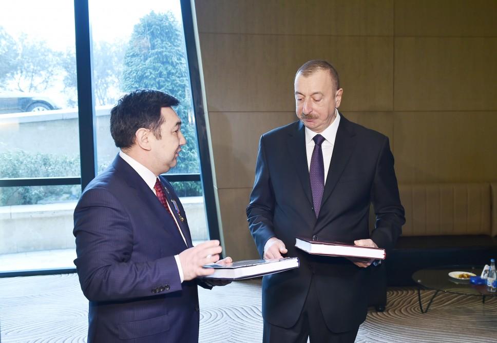Prezident İlham Əliyev Beynəlxalq Türk Akademiyasının prezidenti Darxan Kıdırəliyə “Dostluq” ordeni təqdim edib (FOTO) (YENİLƏNİB)