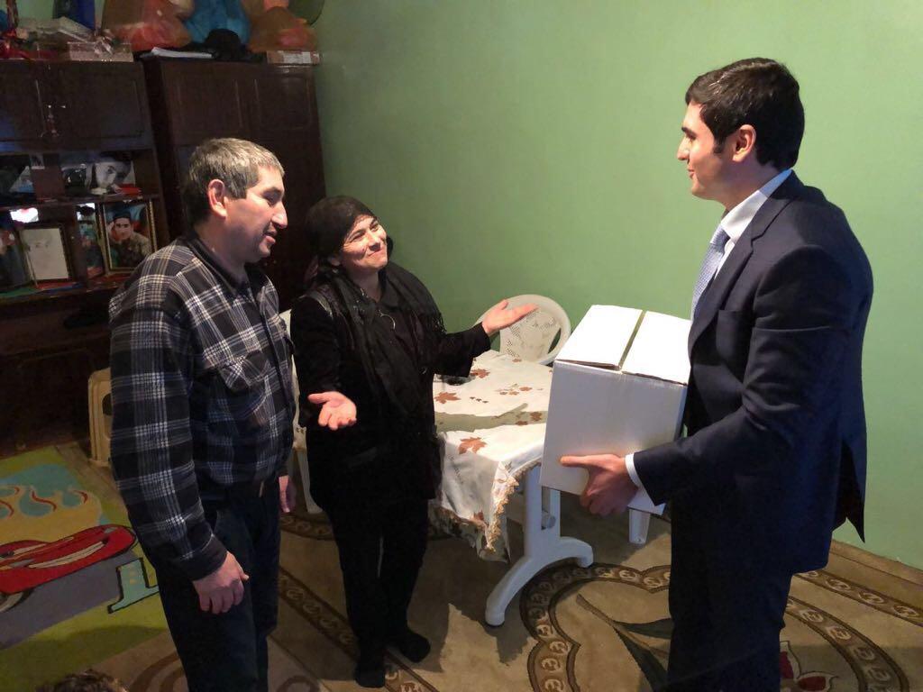 Heydər Əliyev Fondu tərəfindən aztəminatlı ailələrə Novruz sovqatları paylanılır (FOTO)