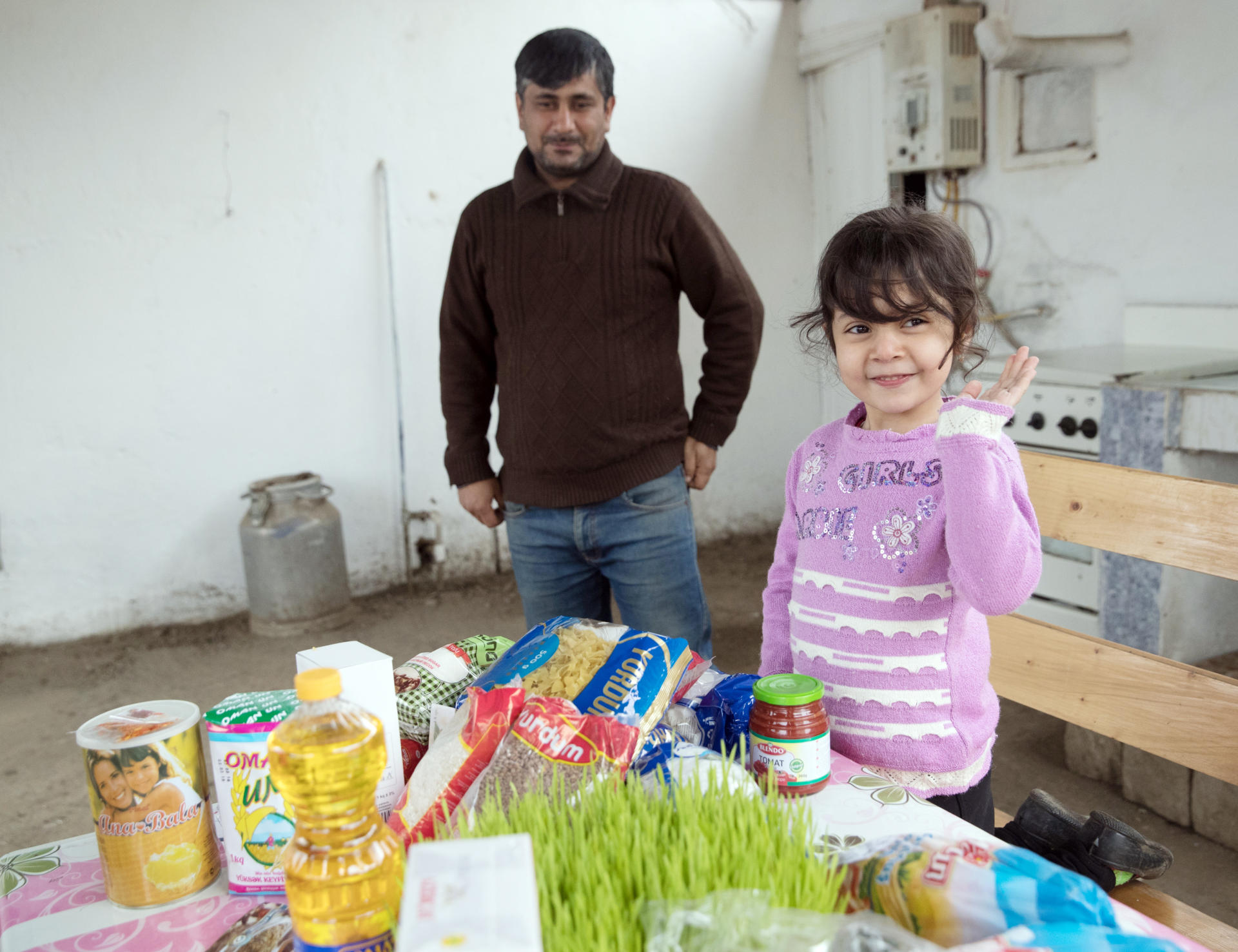Heydər Əliyev Fondu tərəfindən aztəminatlı ailələrə Novruz sovqatları paylanılır (FOTO)