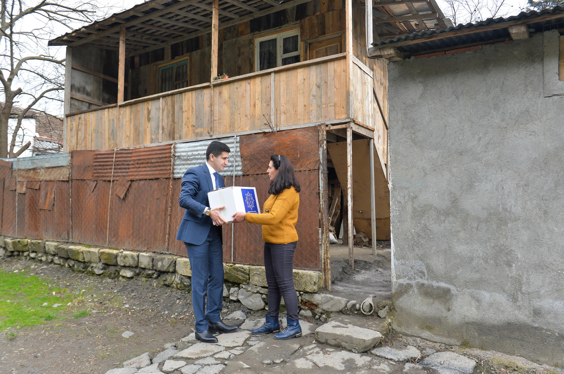 Heydər Əliyev Fondu tərəfindən aztəminatlı ailələrə Novruz sovqatları paylanılır (FOTO)