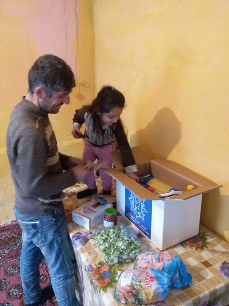 Heydər Əliyev Fondu tərəfindən aztəminatlı ailələrə Novruz sovqatları paylanılır (FOTO)