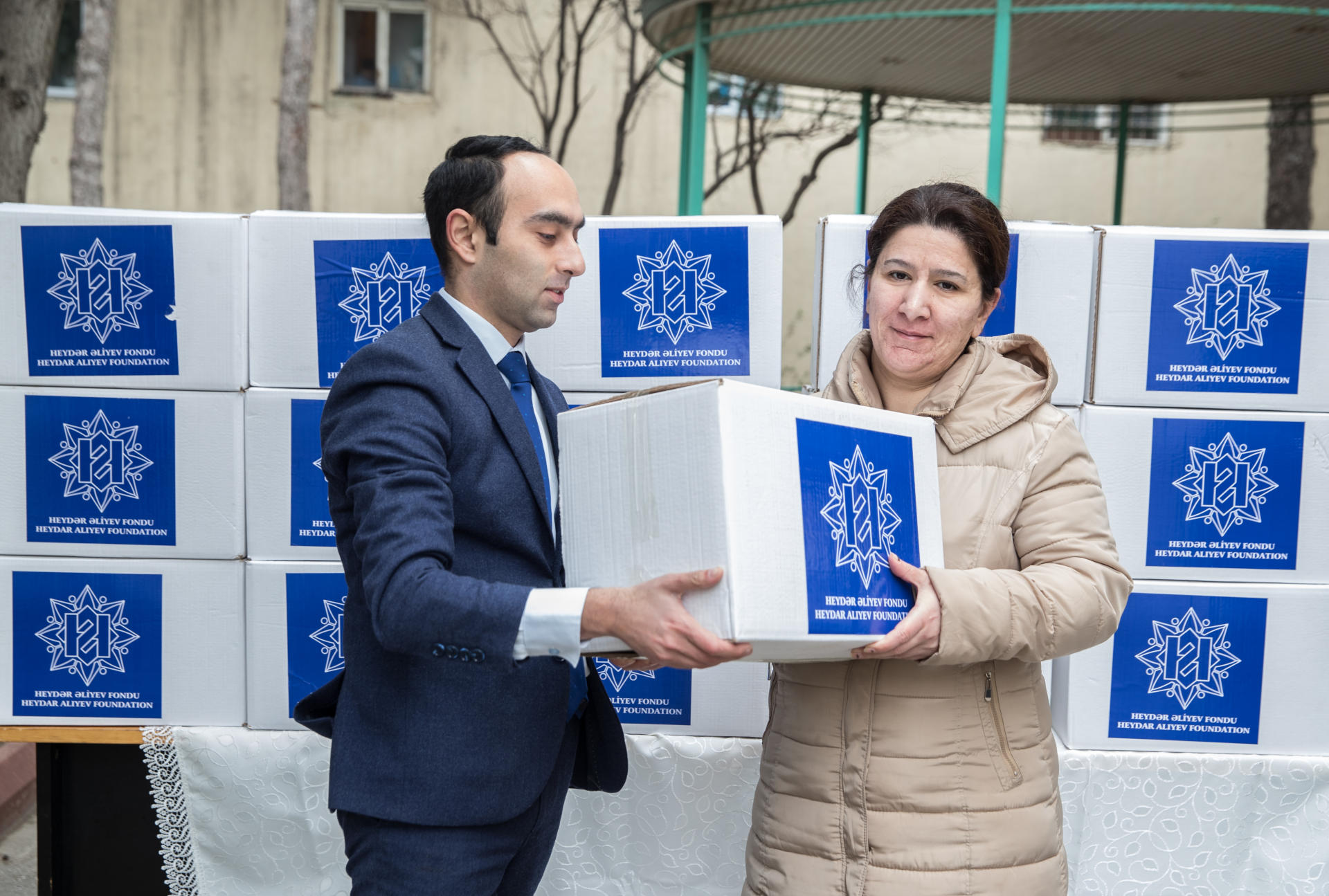 Heydər Əliyev Fondu tərəfindən aztəminatlı ailələrə Novruz sovqatları paylanılır (FOTO)