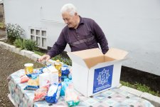 Heydər Əliyev Fondu tərəfindən aztəminatlı ailələrə Novruz sovqatları paylanılır (FOTO)