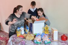 Heydər Əliyev Fondu tərəfindən aztəminatlı ailələrə Novruz sovqatları paylanılır (FOTO)