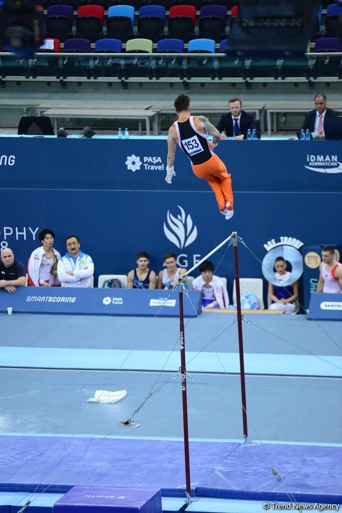 Niderland gimnastı Bakıda keçirilən Dünya Kubokunda qızıl medal qazanıb (FOTO)