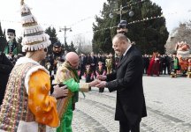 Prezident İlham Əliyev və birinci xanım Mehriban Əliyeva Novruz bayramı münasibətilə ümumxalq şənliyində iştirak ediblər (YENİLƏNİB-3) (FOTO)