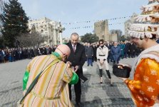 Prezident İlham Əliyev və birinci xanım Mehriban Əliyeva Novruz bayramı münasibətilə ümumxalq şənliyində iştirak ediblər (YENİLƏNİB-3) (FOTO)