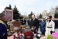 Prezident İlham Əliyev və birinci xanım Mehriban Əliyeva Novruz bayramı münasibətilə ümumxalq şənliyində iştirak ediblər (YENİLƏNİB-3) (FOTO)