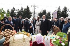 Prezident İlham Əliyev və birinci xanım Mehriban Əliyeva Novruz bayramı münasibətilə ümumxalq şənliyində iştirak ediblər (YENİLƏNİB-3) (FOTO)