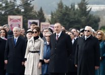 Prezident İlham Əliyev və birinci xanım Mehriban Əliyeva Novruz bayramı münasibətilə ümumxalq şənliyində iştirak ediblər (YENİLƏNİB-3) (FOTO)