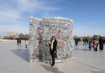 Heydər Əliyev Mərkəzinin parkında “Səməni” beynəlxalq sərgi-müsabiqəsi keçirilib (FOTO)