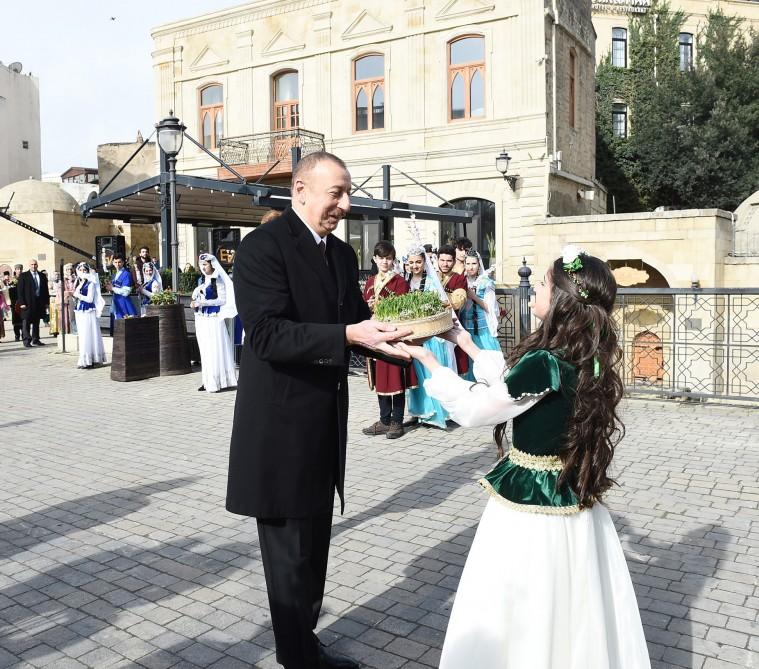 Prezident İlham Əliyev və birinci xanım Mehriban Əliyeva Novruz bayramı münasibətilə ümumxalq şənliyində iştirak ediblər (YENİLƏNİB-3) (FOTO)