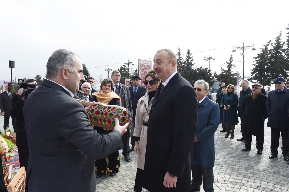 Prezident İlham Əliyev və birinci xanım Mehriban Əliyeva Novruz bayramı münasibətilə ümumxalq şənliyində iştirak ediblər (YENİLƏNİB-3) (FOTO)