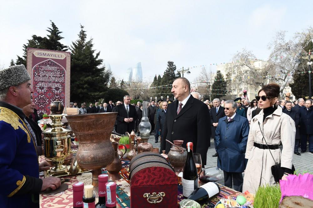 Prezident İlham Əliyev və birinci xanım Mehriban Əliyeva Novruz bayramı münasibətilə ümumxalq şənliyində iştirak ediblər (YENİLƏNİB-3) (FOTO)