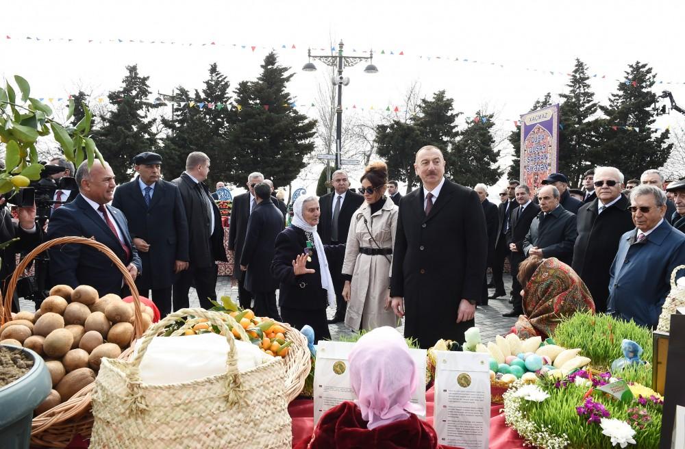 Prezident İlham Əliyev və birinci xanım Mehriban Əliyeva Novruz bayramı münasibətilə ümumxalq şənliyində iştirak ediblər (YENİLƏNİB-3) (FOTO)
