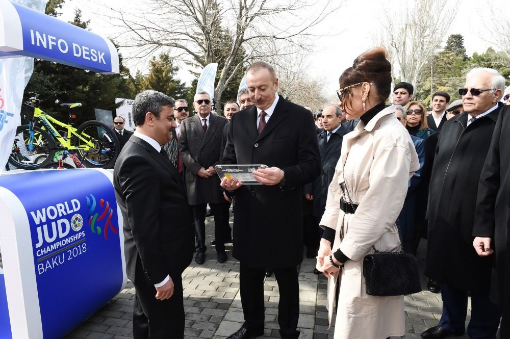Prezident İlham Əliyev və birinci xanım Mehriban Əliyeva Novruz bayramı münasibətilə ümumxalq şənliyində iştirak ediblər (YENİLƏNİB-3) (FOTO)