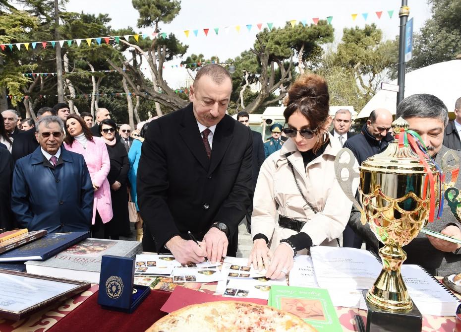 Prezident İlham Əliyev və birinci xanım Mehriban Əliyeva Novruz bayramı münasibətilə ümumxalq şənliyində iştirak ediblər (YENİLƏNİB-3) (FOTO)