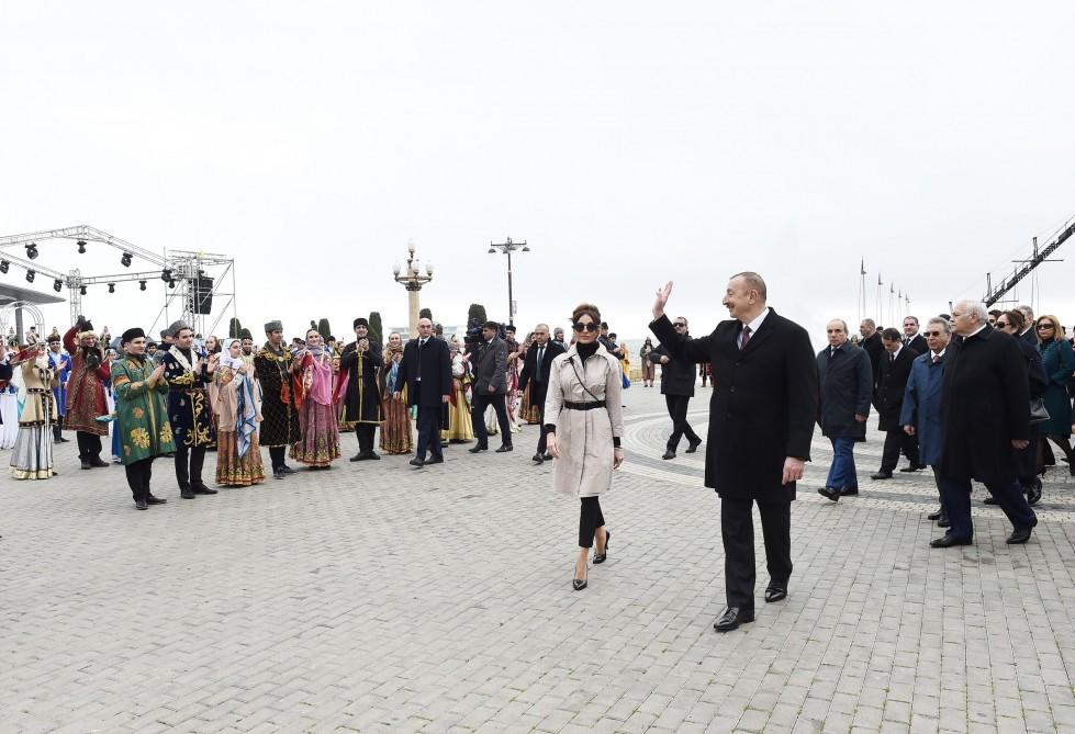 Prezident İlham Əliyev və birinci xanım Mehriban Əliyeva Novruz bayramı münasibətilə ümumxalq şənliyində iştirak ediblər (YENİLƏNİB-3) (FOTO)