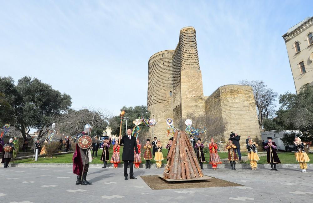 Prezident İlham Əliyev və birinci xanım Mehriban Əliyeva Novruz bayramı münasibətilə ümumxalq şənliyində iştirak ediblər (YENİLƏNİB-3) (FOTO)