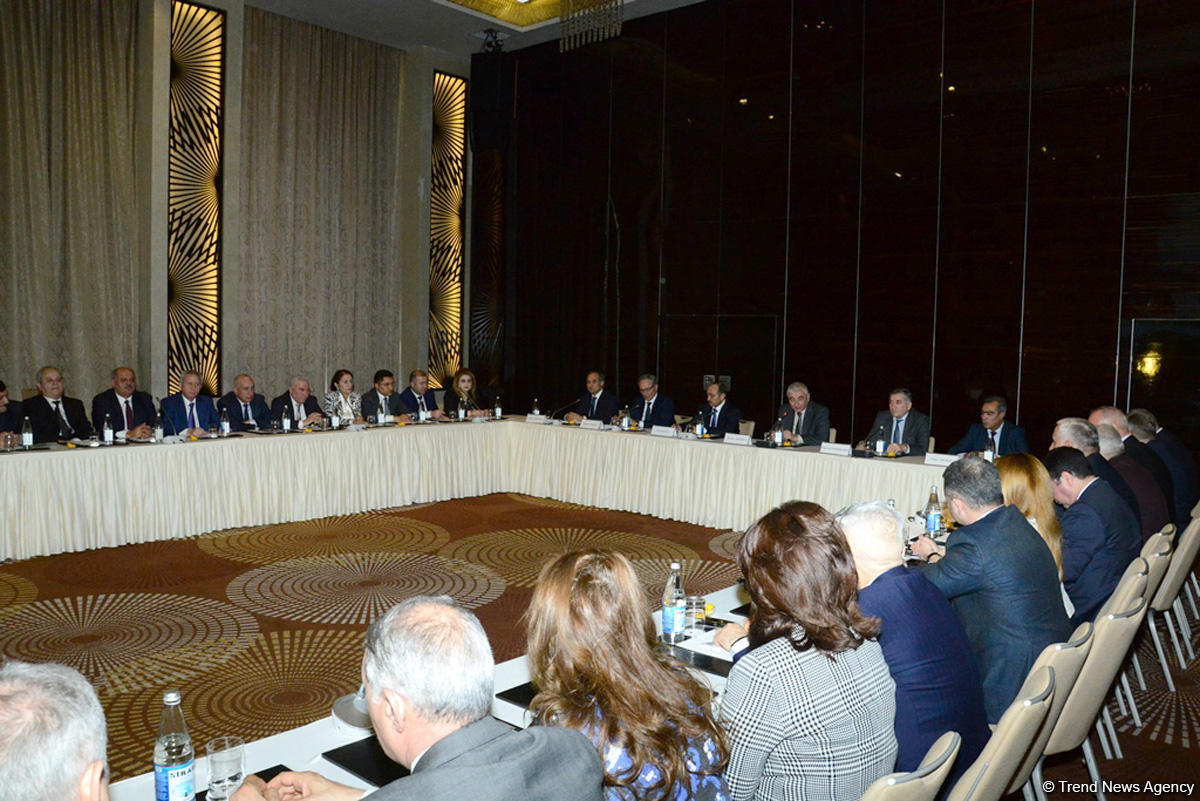 Əli Həsənov: KİV-lər diqqətli olmalıdır ki, Seçki Məcəlləsinin tələbləri pozulmasın (FOTO)