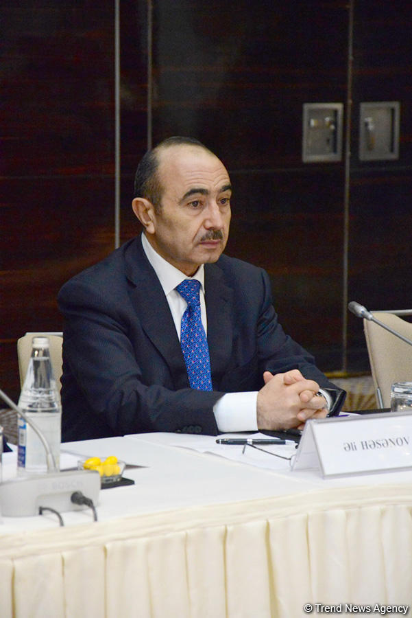 Əli Həsənov: KİV-lər diqqətli olmalıdır ki, Seçki Məcəlləsinin tələbləri pozulmasın (FOTO)