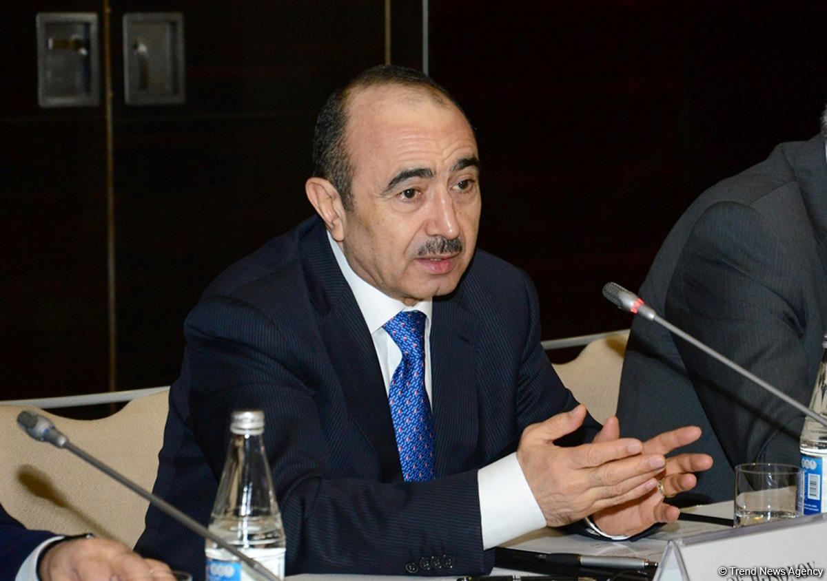 Əli Həsənov: KİV-lər diqqətli olmalıdır ki, Seçki Məcəlləsinin tələbləri pozulmasın (FOTO)