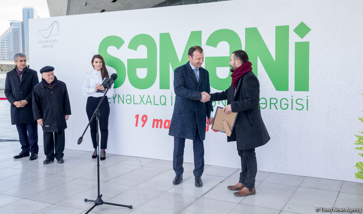 Heydər Əliyev Mərkəzinin parkında “Səməni” beynəlxalq sərgi-müsabiqəsi keçirilib (FOTO)