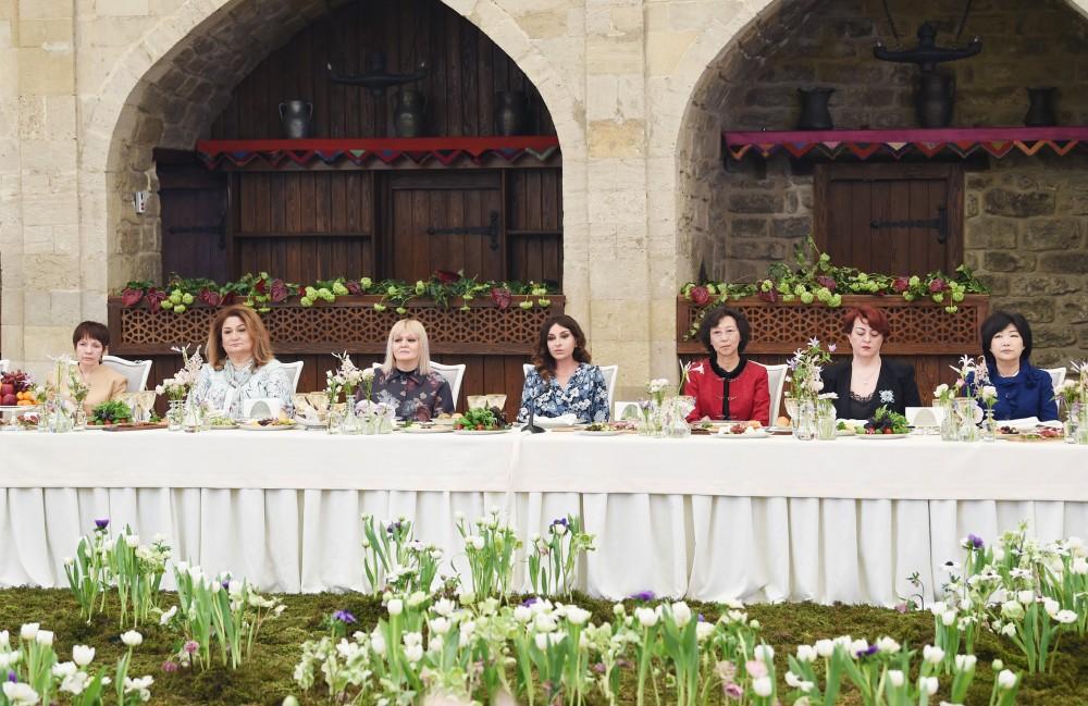 Birinci vitse-prezident Mehriban Əliyeva diplomatik missiya rəhbərlərinin həyat yoldaşları ilə görüşüb (YENİLƏNİB) (FOTO)