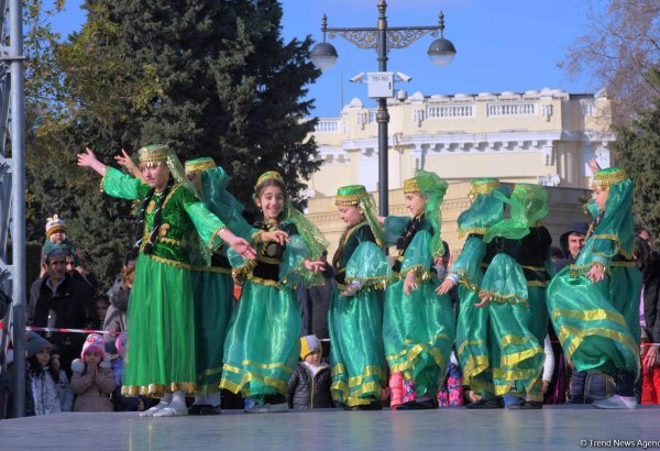 “Doğma Bulvarda”  -  “Bahar Nağılı”! (FOTO)