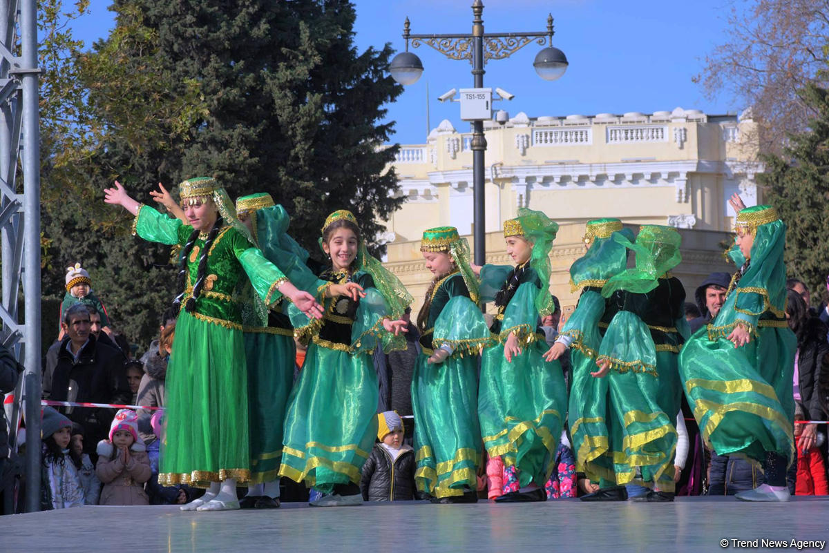 “Doğma Bulvarda”  -  “Bahar Nağılı”! (FOTO)