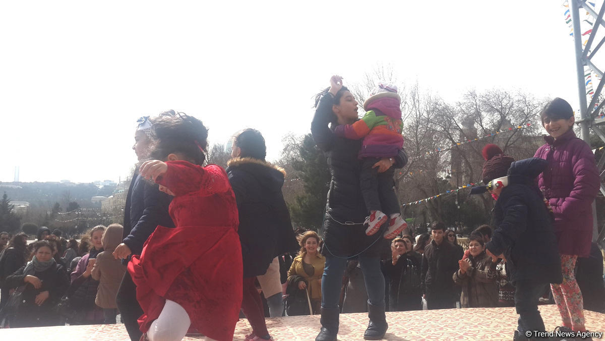 “Doğma Bulvarda”  -  “Bahar Nağılı”! (FOTO)