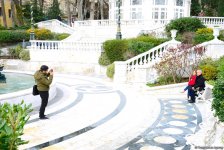 Bakıya gələn turistlər də Novruz bayramını qeyd edir (FOTO)