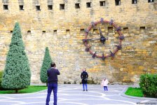 Bakıya gələn turistlər də Novruz bayramını qeyd edir (FOTO)