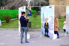Bakıya gələn turistlər də Novruz bayramını qeyd edir (FOTO)