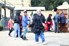 Bakıya gələn turistlər də Novruz bayramını qeyd edir (FOTO)