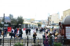 Bakıya gələn turistlər də Novruz bayramını qeyd edir (FOTO)