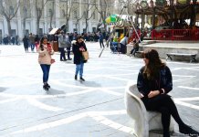 Bakıya gələn turistlər də Novruz bayramını qeyd edir (FOTO)