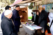 Bakıya gələn turistlər də Novruz bayramını qeyd edir (FOTO)
