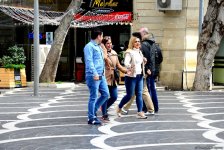 Bakıya gələn turistlər də Novruz bayramını qeyd edir (FOTO)