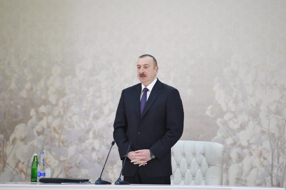Prezident İlham Əliyev: Son iki ildə pambıqçılığın bərpası istiqamətində görülən işlər bir daha göstərir ki, bu sahənin çox böyük gələcəyi var