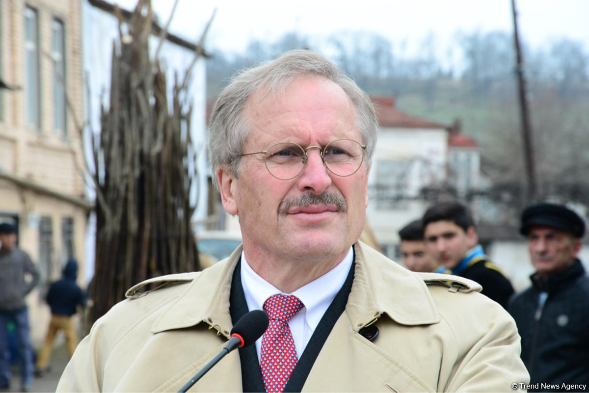 Səfir: Bir sıra qüvvələr xalqları ayırmağa çalışsa da, ABŞ və Azərbaycan ortaq məqsədlər uğrunda birgə işləməkdə maraqlıdır