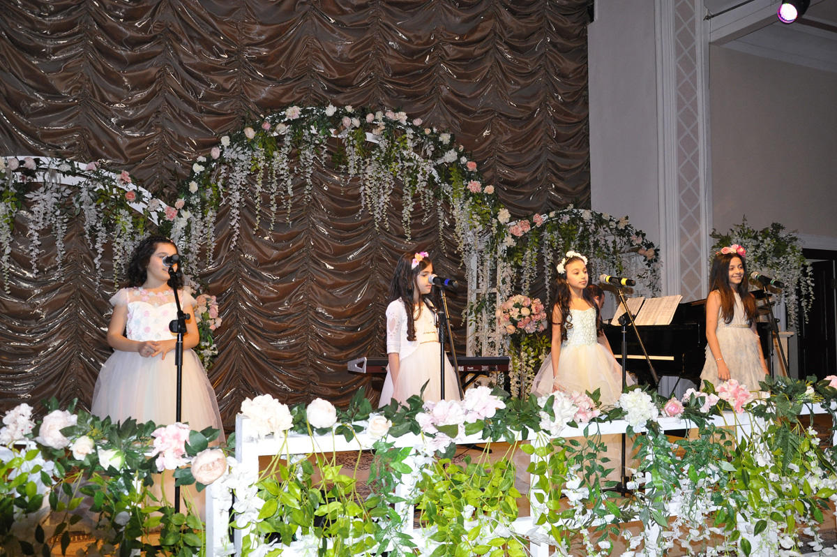 13 yaşlı azərbaycanlı pianoçu Almaniyada beynəlxalq müsabiqənin qalibi olub (FOTO)