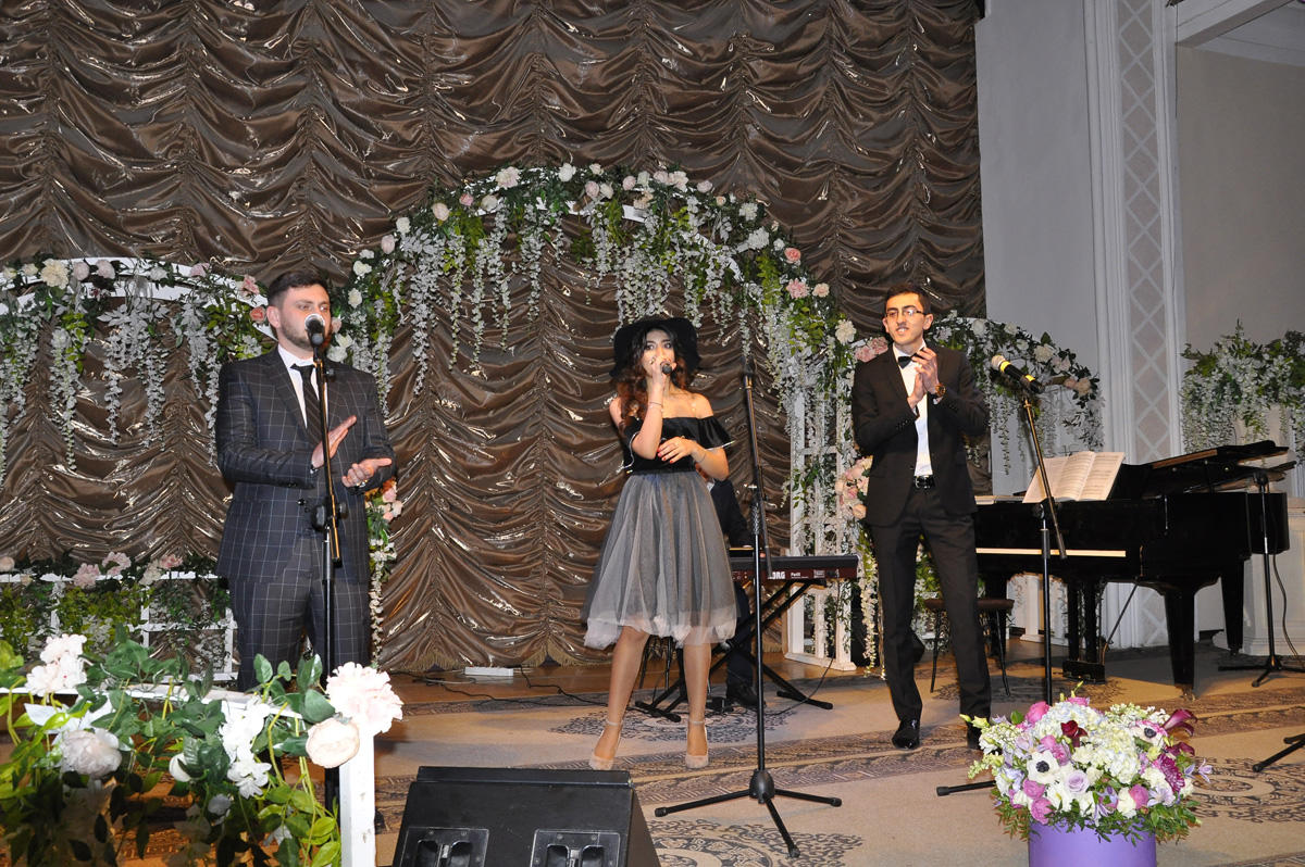 13 yaşlı azərbaycanlı pianoçu Almaniyada beynəlxalq müsabiqənin qalibi olub (FOTO)