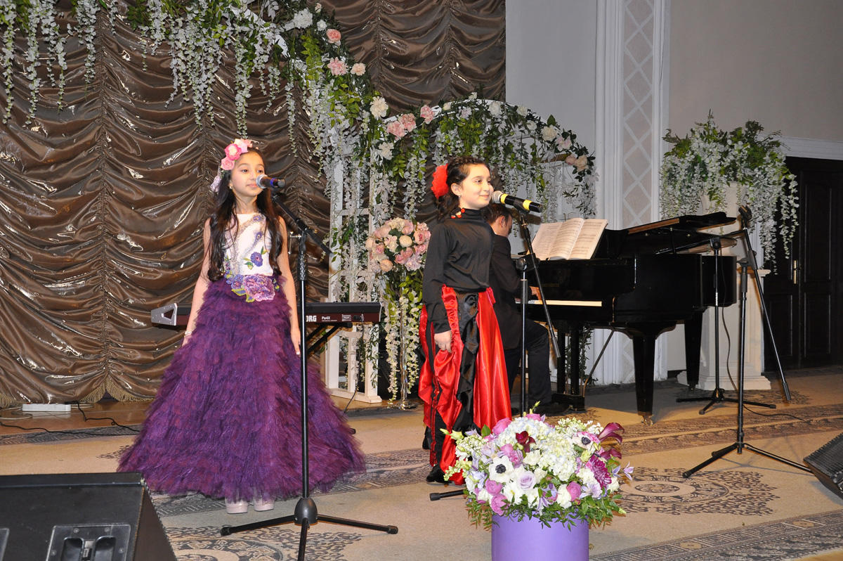13 yaşlı azərbaycanlı pianoçu Almaniyada beynəlxalq müsabiqənin qalibi olub (FOTO)